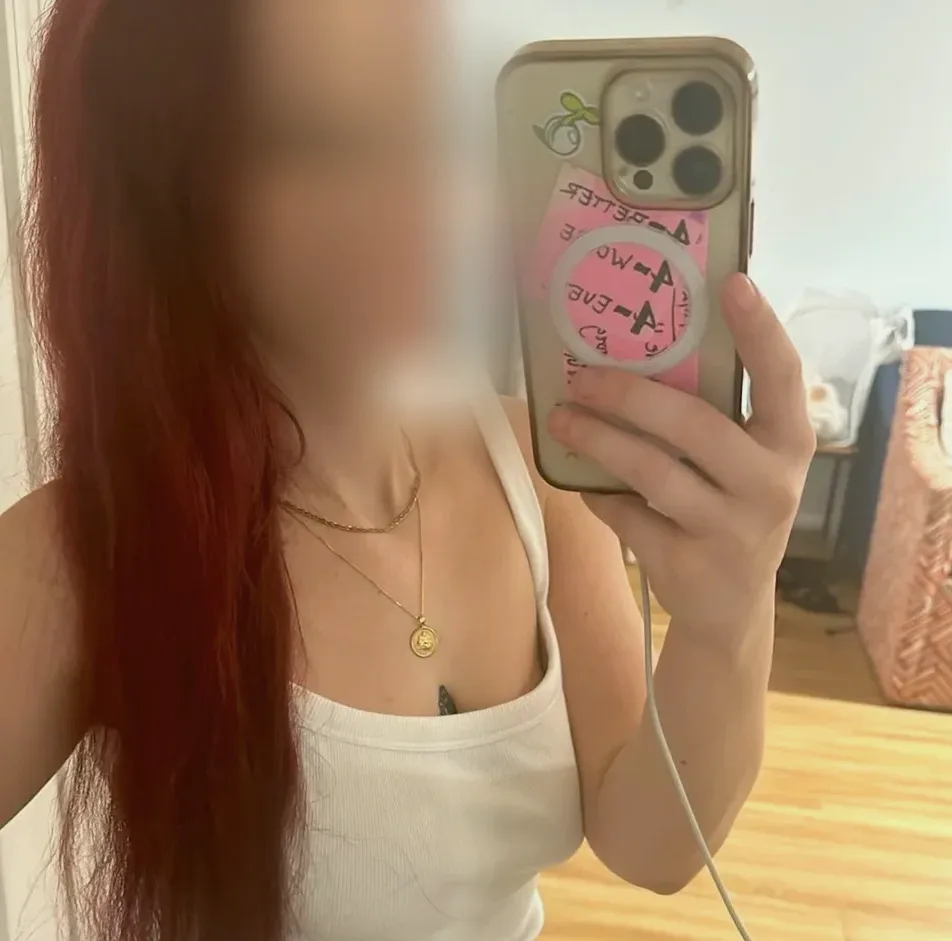 Fiona, 28