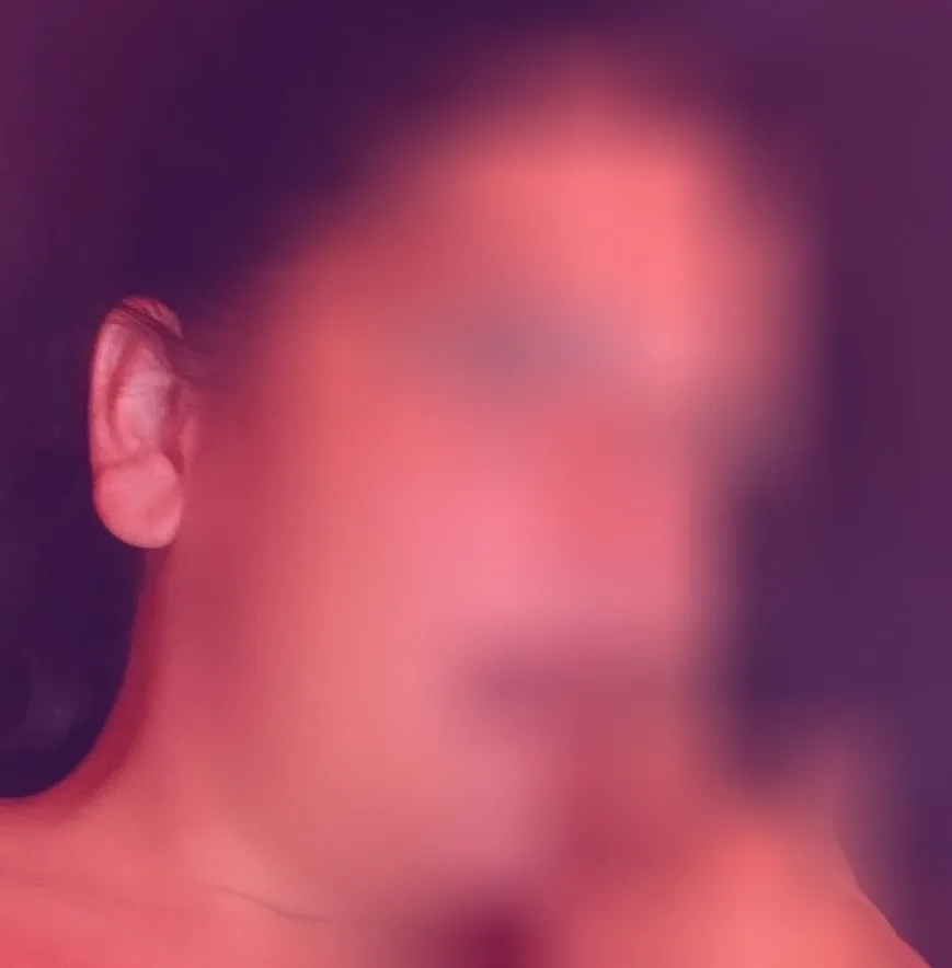 Julia, 28