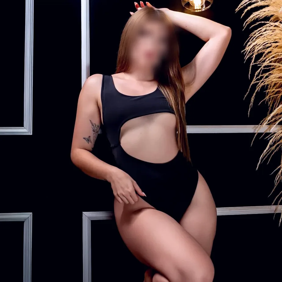 Larissa, 26